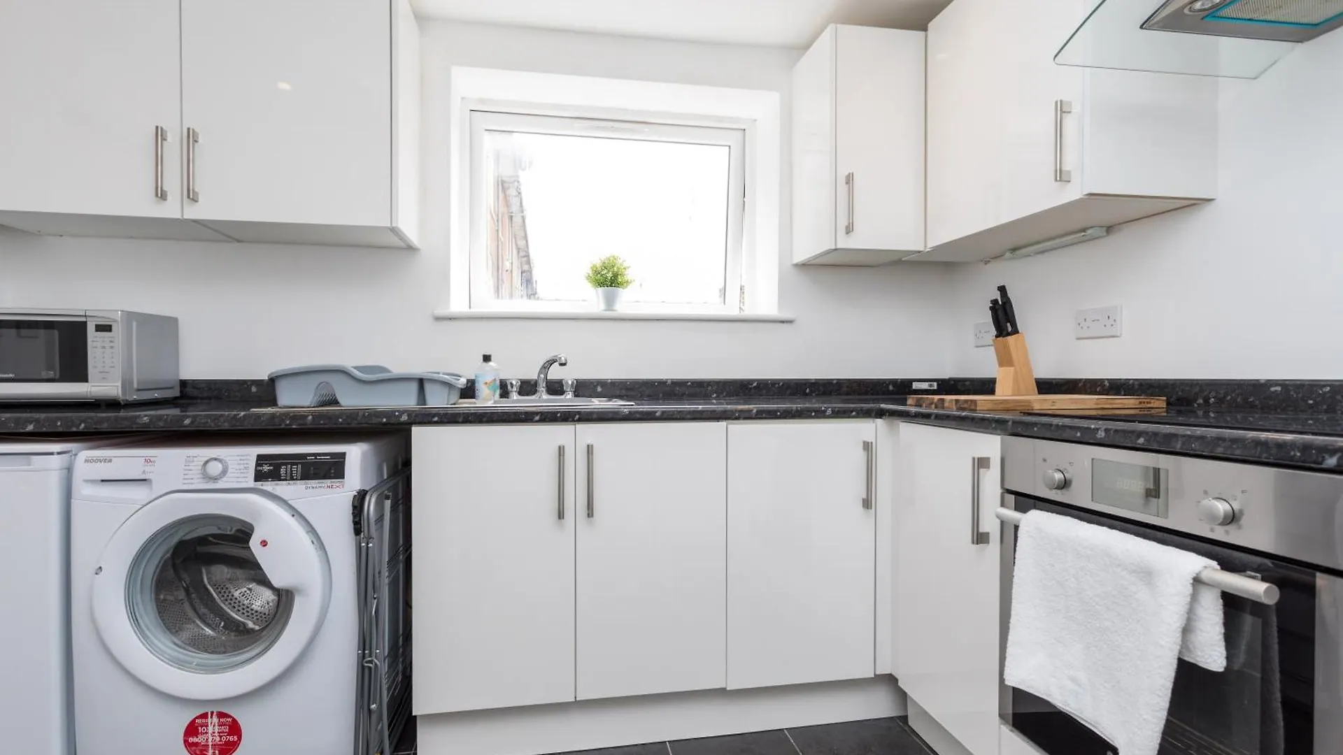 Flat 7- Spacious Studio Flat In The Heart Of Crawley 0*, Crawley (West Sussex) United Kingdom