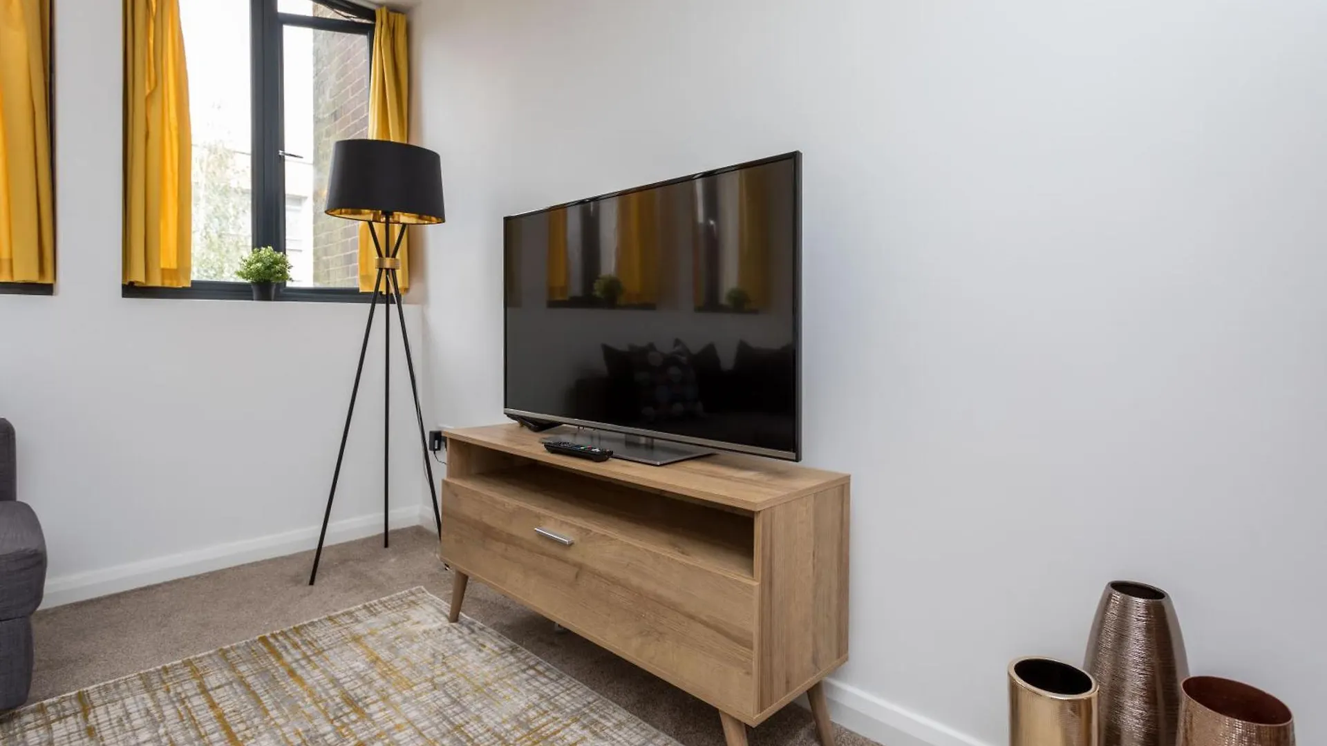 Apartment Flat 7- Spacious Studio Flat In The Heart Of Crawley