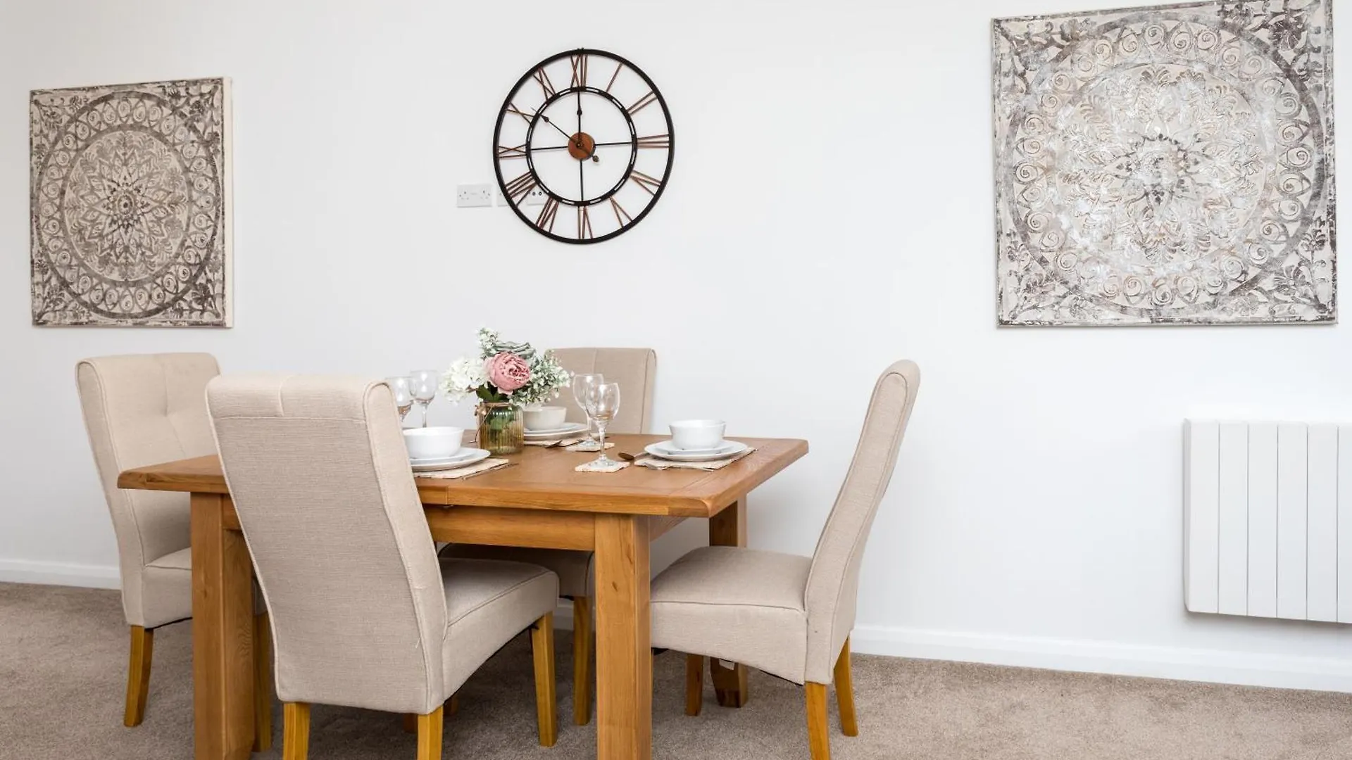 Flat 7- Spacious Studio Flat In The Heart Of Crawley 0*, Crawley (West Sussex)