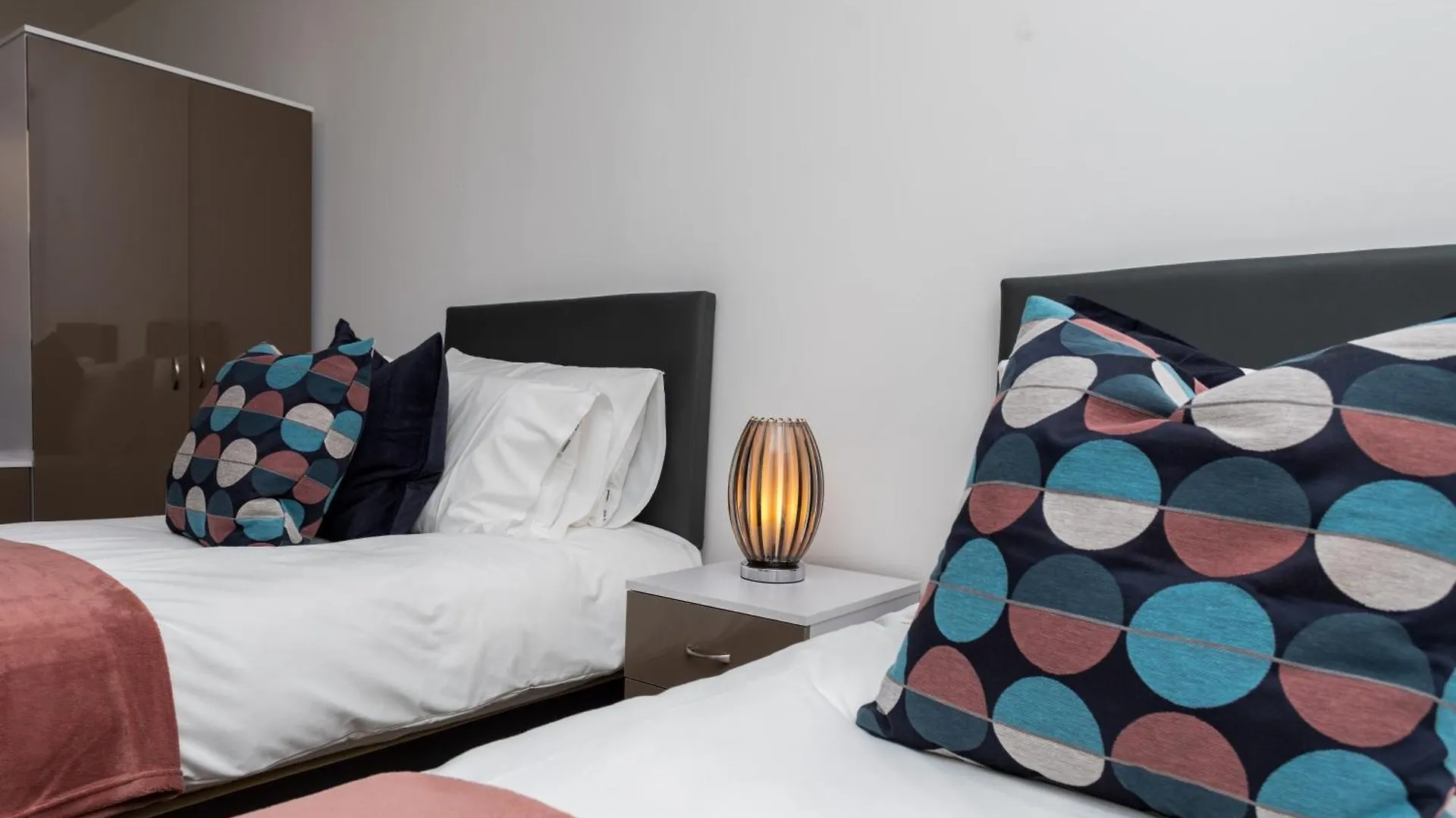 Flat 7- Spacious Studio Flat In The Heart Of Crawley United Kingdom